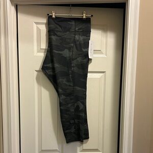 Athleta camo contender tight, nwt 2x